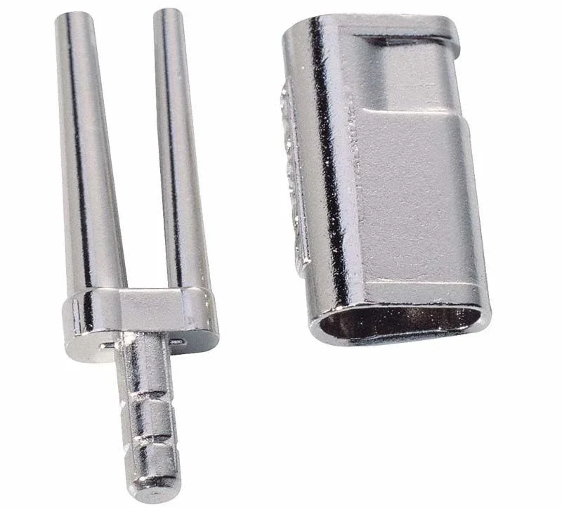 Schmaler Modellpin mit Metallhülse für dentalen Einsatz.