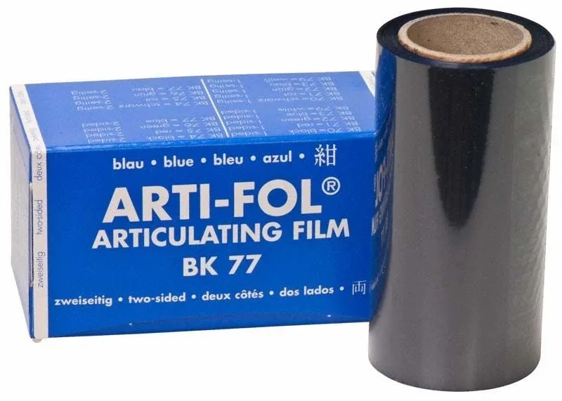 Arti-Fol® Plastik 8µ Artikulationsfolie in blauem Spenderkarton.