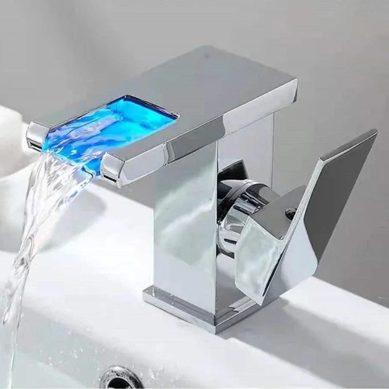Einhand-Waschtischarmatur 1-Loch Weit Verwendete Badezimmer-Waschtischarmatur mit LED-Beleuchtung