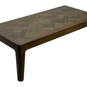 Couchtisch Mango Massivholz mit Walnuss-Finish in Gesamtansicht von schräg oben, dunkle Holzbeine und Parkett-Musterung der Tischplatte.