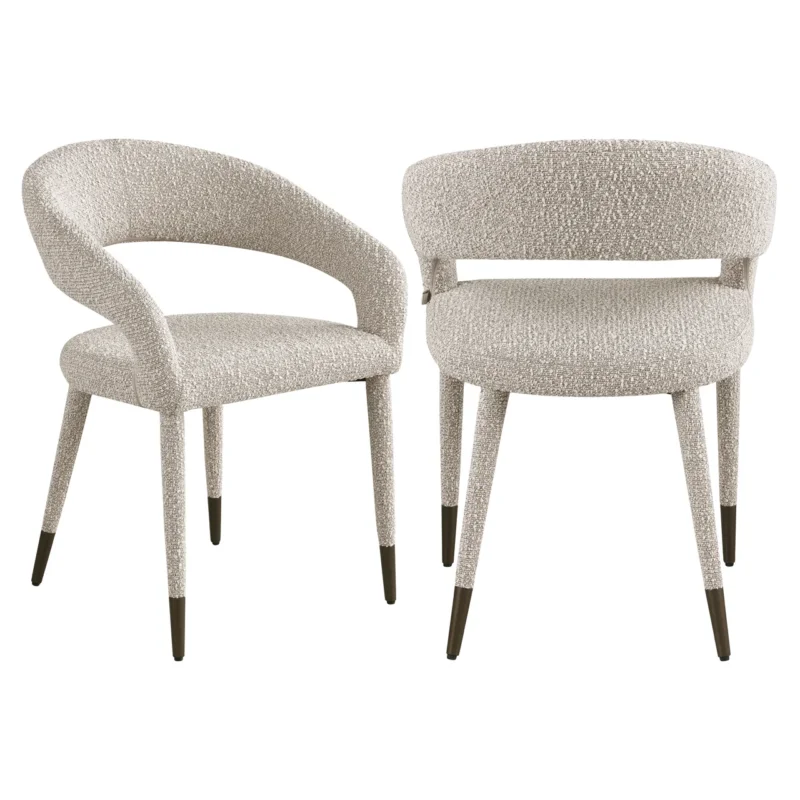 Esszimmerstuhl Gia Natural Chunky mit beige meliertem Stoff und Bronze-Beinen in Gesamtansicht.