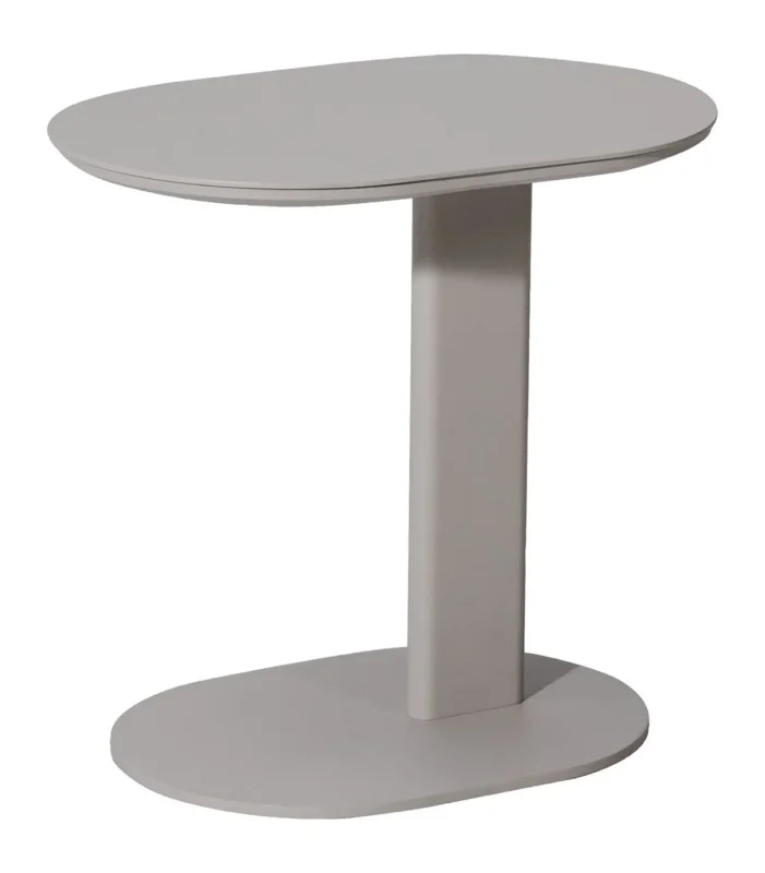 Outdoor Beistelltisch Quinn mit ovaler, beiger Tischplatte aus Aluminium und Mittelsäule in Gesamtansicht.