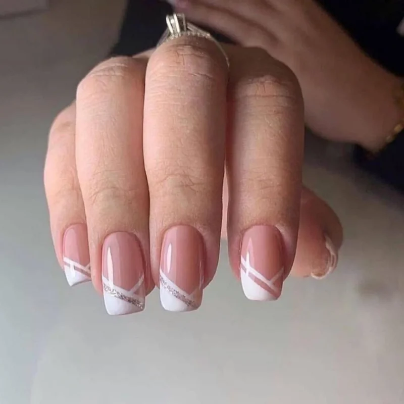 24 Stück Glitzer Eckige Nägel Aufklebbar Weiß Nude Kurz Muster