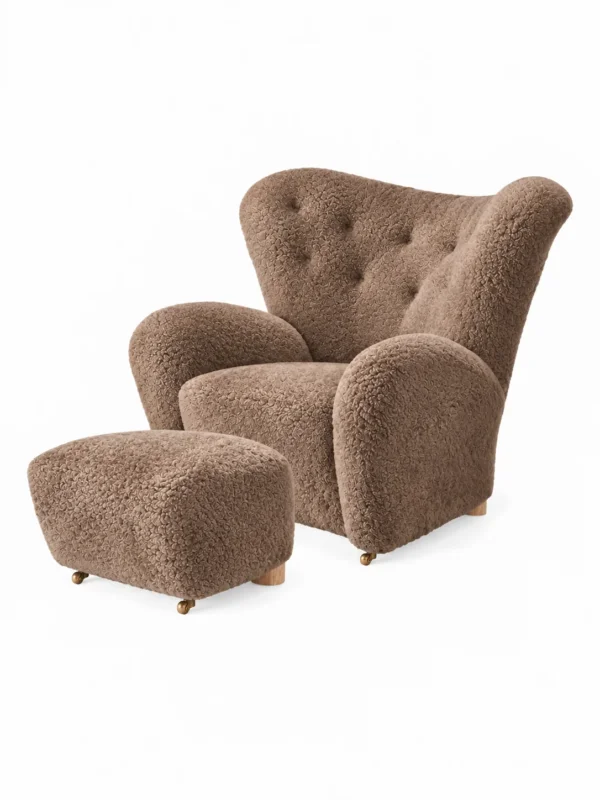 Audo Copenhagen - The Tired Man inkl. Hocker, Schaffell Sahara und Beine aus Eiche