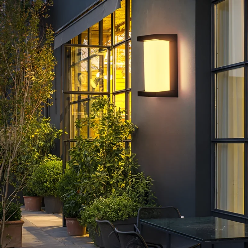 Smart Outdoor Wall Lamp mit Bewegungsmelder – LED-Beleuchtung für Sicherheit und Atmosphäre | Brehn