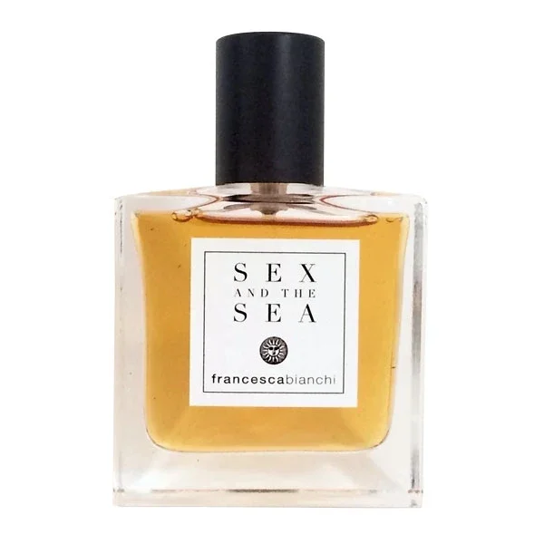 Francesca Bianchi - Sex and the Sea quadratischer Flakon mit bernsteinfarbener Flüssigkeit und schwarzem Verschluss vor weißem Hintergrund
